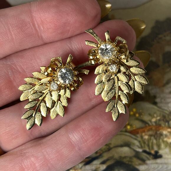 Sarah Coventry Gold Leaf Rhinestone Vintage Earrings - Picture 1 of 5
